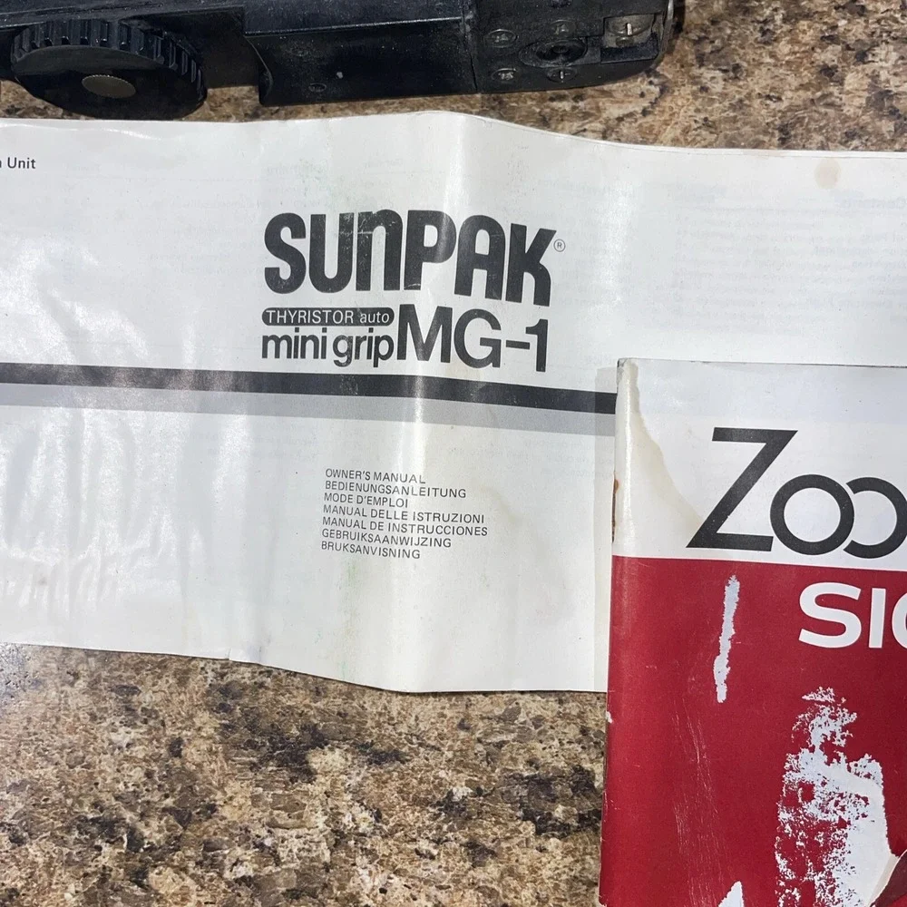 Sigma SA-1 Camera Sigma 35-70mm & 70-210 Zoom Lens w/ Case & Strap Untested LOT